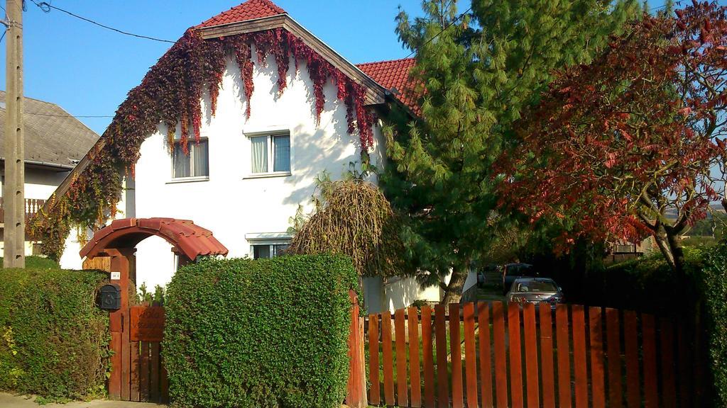Viola Vendégház Kehidakustány Esterno foto